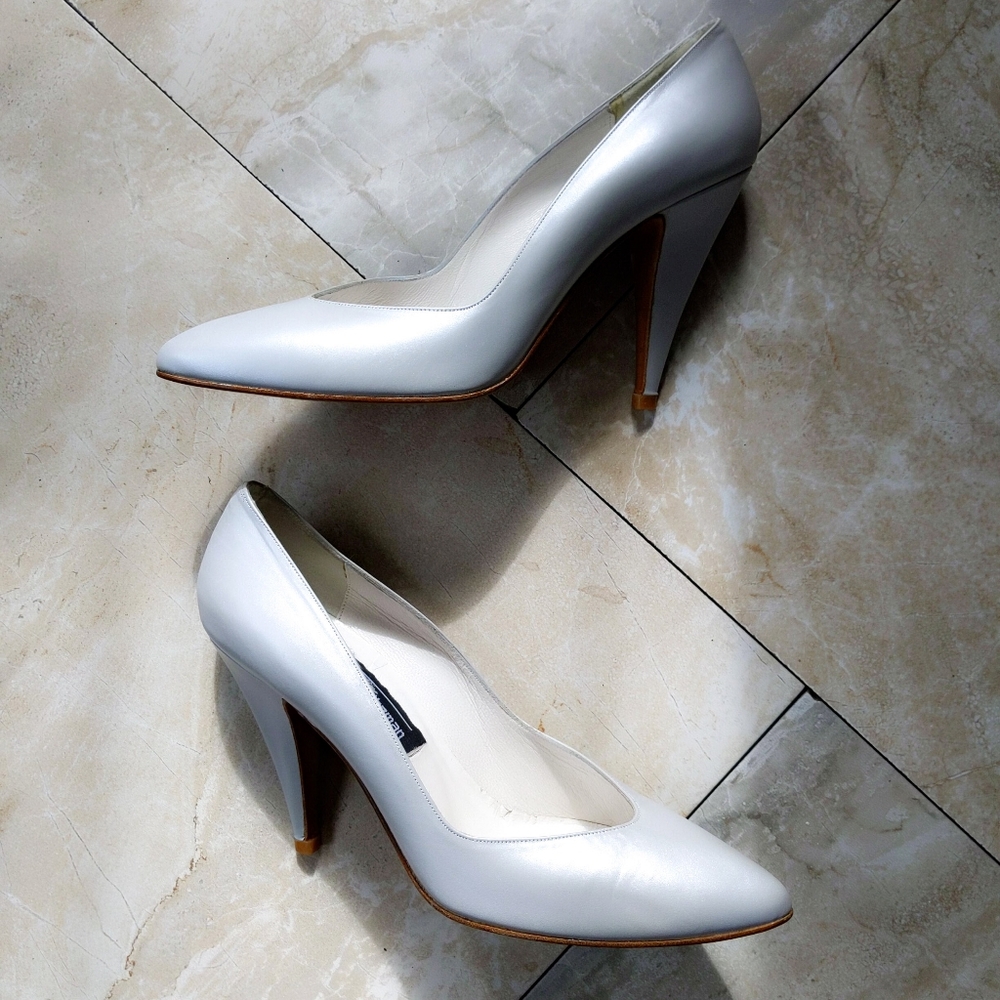 Vtg 90s Stuart Weitzman Silver Pointy Pump 9AA - Picture 2 of 5